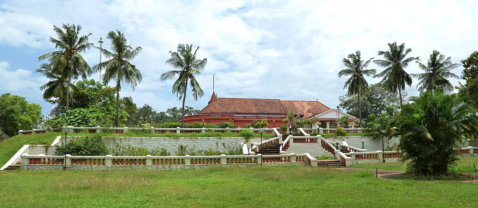 Kanakakkunnu Palace and its lawns: home to Nishagandhi festival nights and the Onam lights.